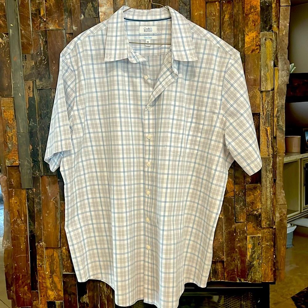 Gently worn Croft & Barrow Men’s XXL button down shirt